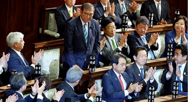 Japan izglasao ostanak premijera